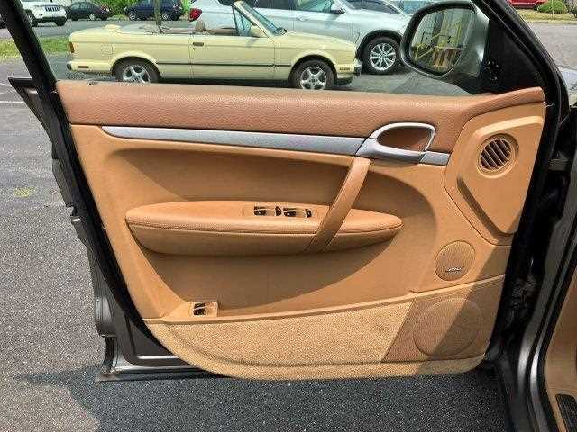 Porsche Cayanne Image 19