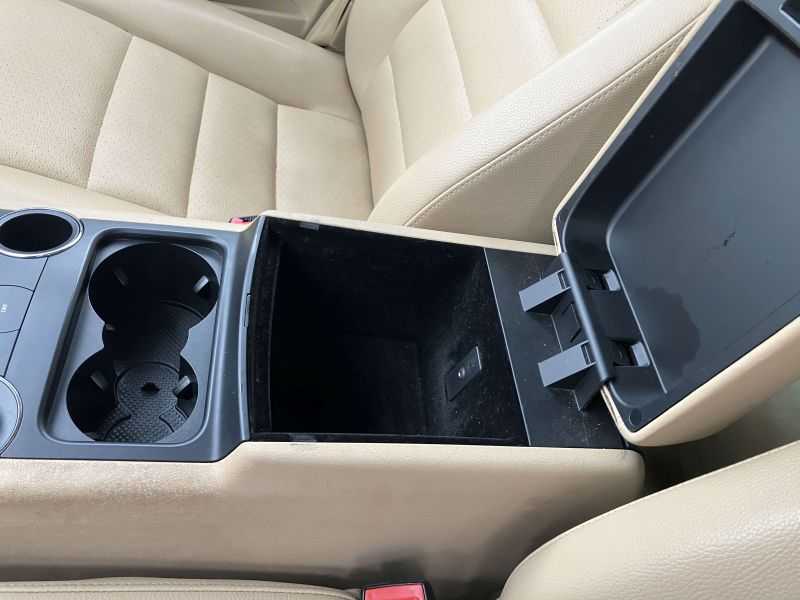 Volkswagen Touareg 2 Image 18